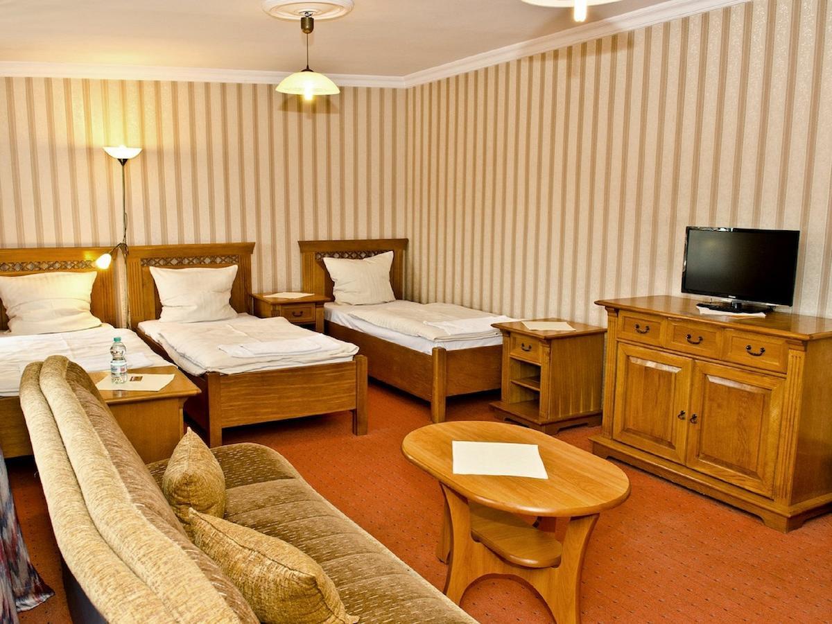 Hotel Jankow Żary Extérieur photo
