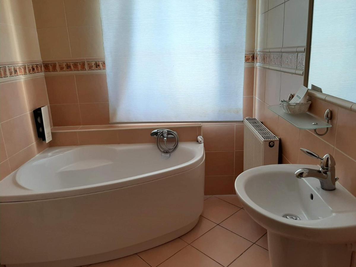 Hotel Jankow Żary Extérieur photo